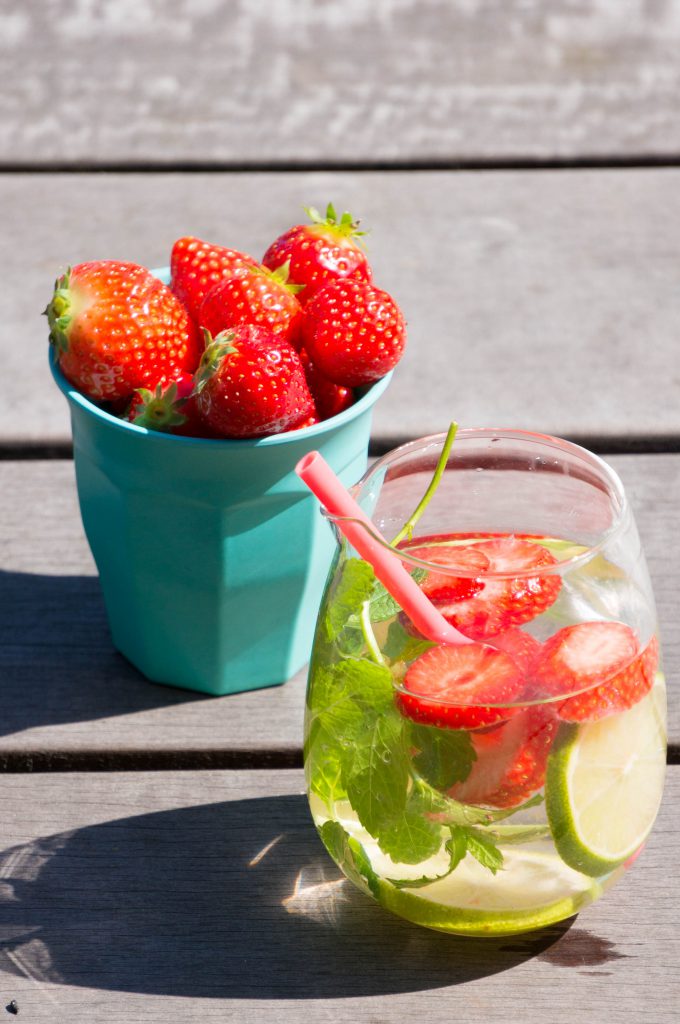 Aardbei, limoen en munt fruitwater (Babies Kitchen recept)