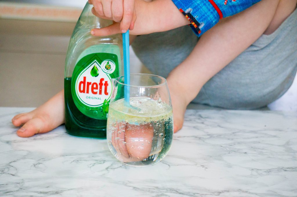 Experiment Water en Olie Stap 1  | Babies Kitchen