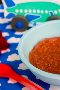 Perzik en frambozen quinoa-ontbijt