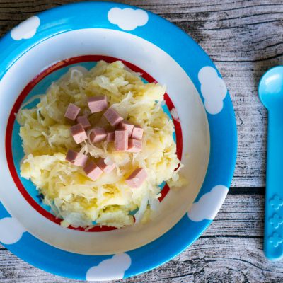 zuurkoolstamppot met geabkken rookworst