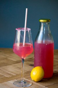 valentijnsdag roze limonade