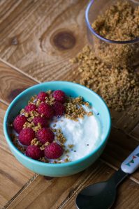 yoghurt met frambozen en krokante quinoa