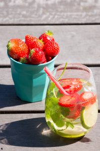 Aardbei, limoen en munt fruitwater (Babies Kitchen recept)