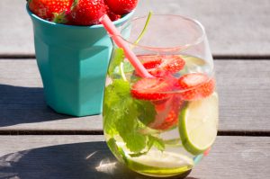 Aardbei, limoen en munt fruitwater recept
