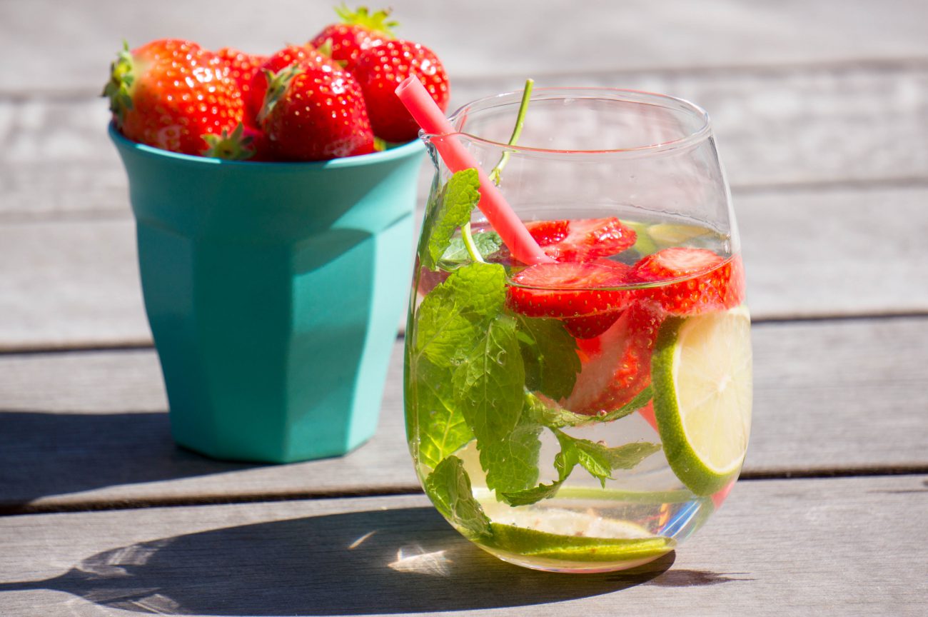 Aardbei, limoen en munt fruitwater