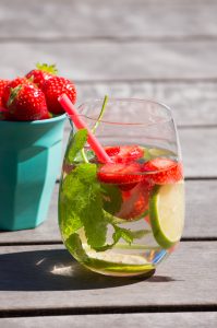Aardbei, limoen en munt fruitwater