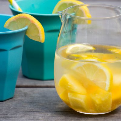 ananas, mango en citroen fruitwater