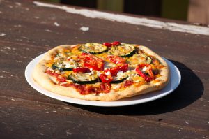 bloemkoolpizza met gegrilde groenten