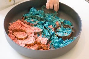 DIY Kleurrijk Maanzand (Babies Kitchen)