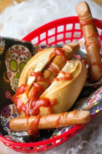 Halloween recept Heksenvingers Hotdogs (Babies Kitchen)