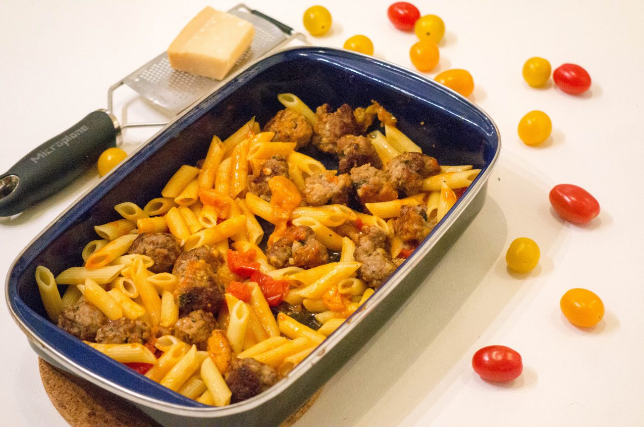 Penne met cherrytomatensaus en gehaktballetjes