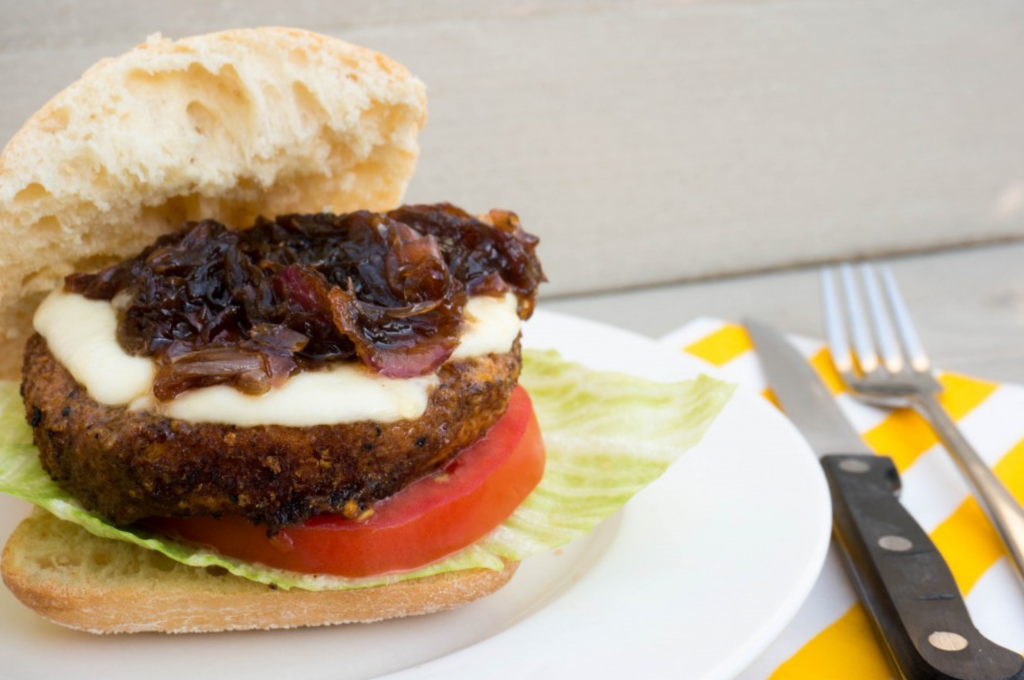aubergine burger | W. Panse-Moedt voor LoveMySalad