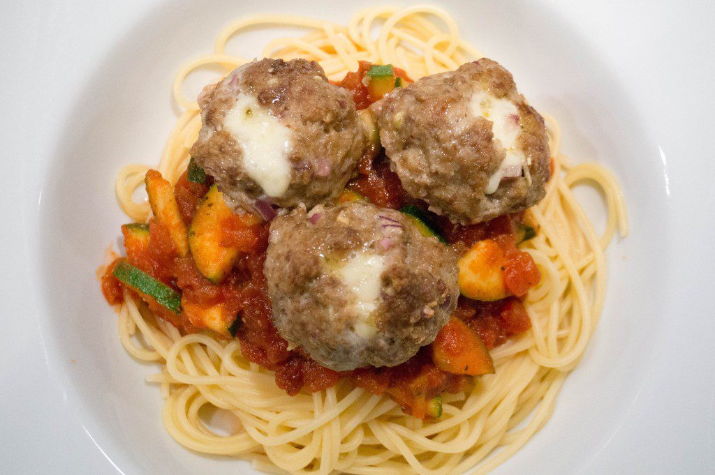 Spaghetti met Mozzarella Meatballs  | Buzz in the Kitchen Recept