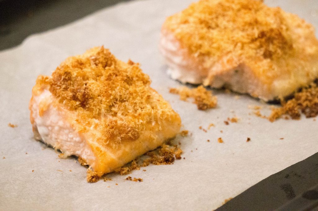 zalm-in-krokant-parmezaan-jasje-buzz-in-the-kitchen-1024x680