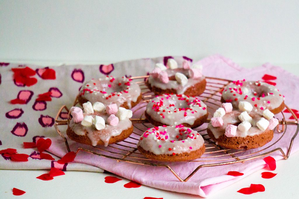 red velvet donut ui de oven | Babies Kitchen