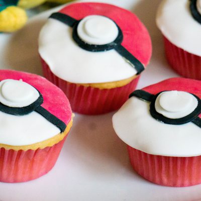 Pokemon Pokeball Cupcakes | Babies Kitchen