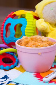 babyhapje zoete aardappel met witte bonen
