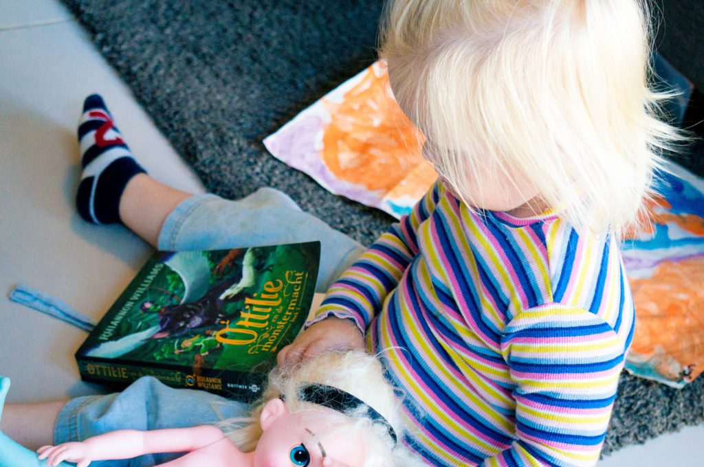 Kidshoekje leest Ottilie en de Monstermacht [Kidshoekje.nl]