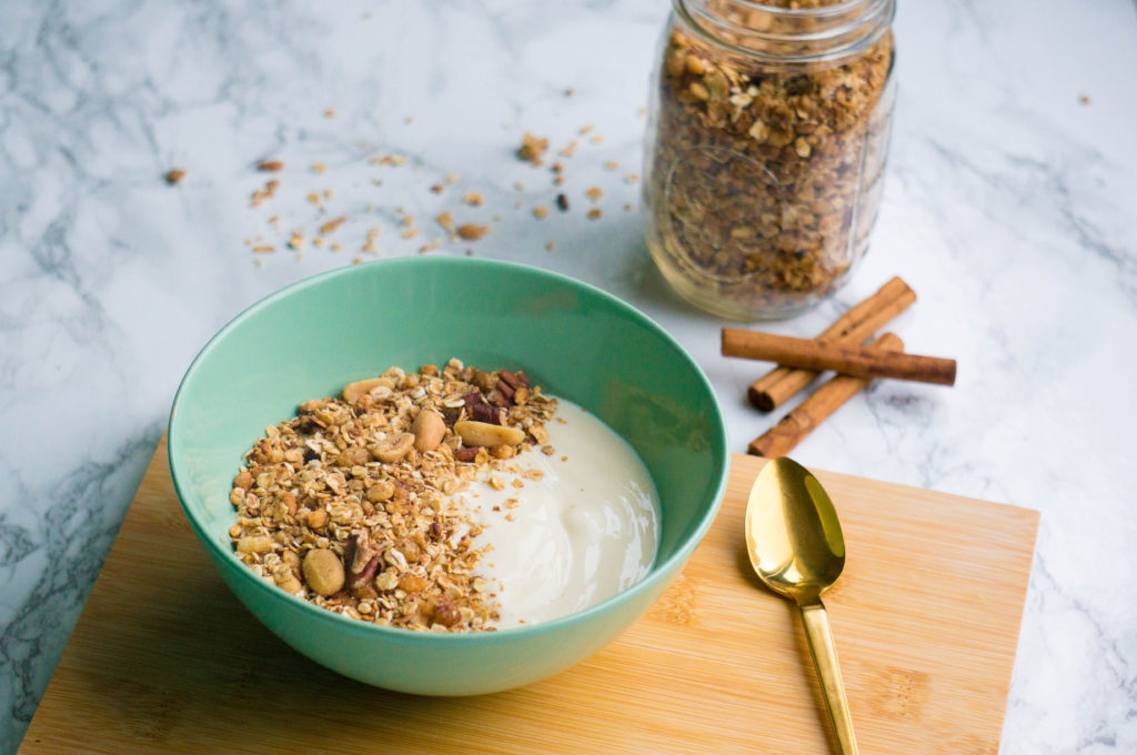 Recept cinnamon crunch granola voor ontbijt.