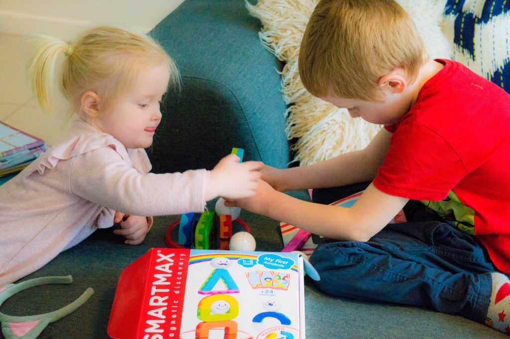 Kidshoekje Speelt met Smartmax My First Acrobats