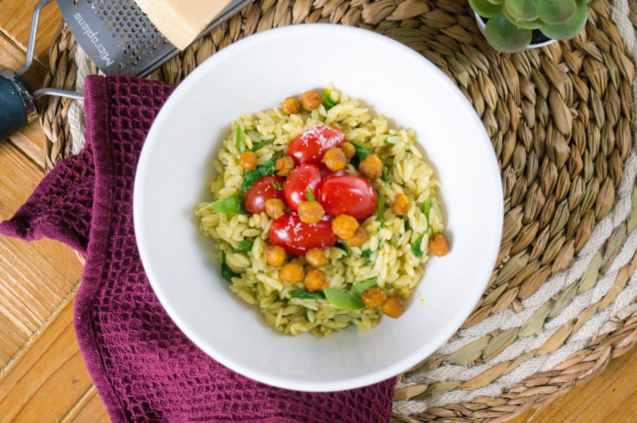 Pesto Orzo met Geroosterde Kikkererwten