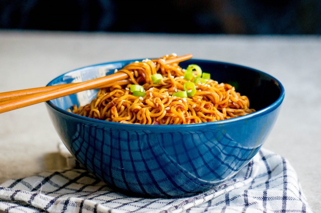 Makkelijke Sesam Knoflook Noedels - Kidshoekje.nl