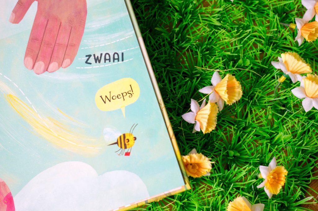 Kinderboek Kleine Bij zoekt Bloemen - Kidshoekje.nl