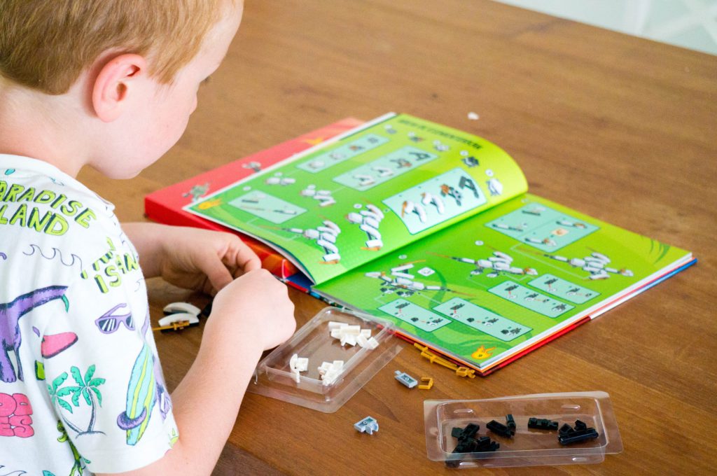 Kidshoekje test LEGO Bouw en Sticker je Eigen DRaak - Kidshoekje.nl