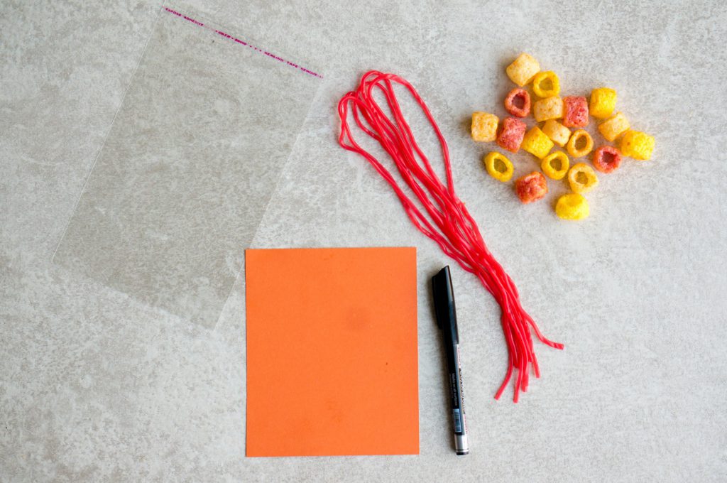 Benodigdheden Zelf Snack Ketting Maken Traktatie - Kidshoekje.nl