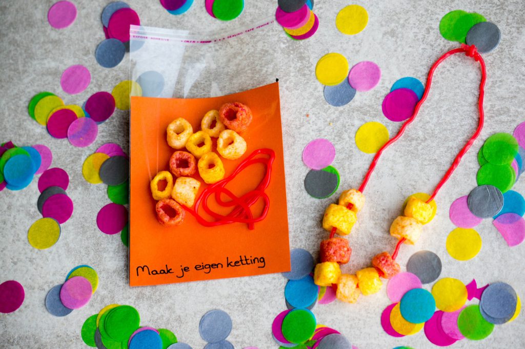 Zelf Snack Ketting Maken Traktatie - Kidshoekje.nl