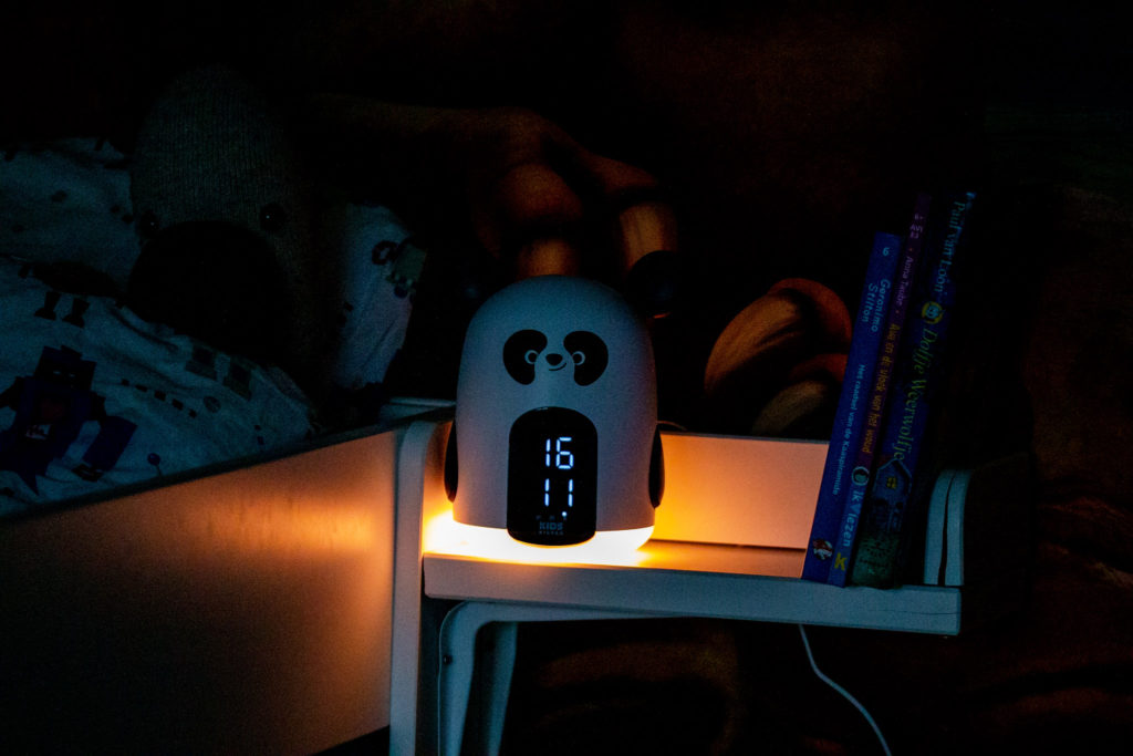 Bigben Kinderwekker met Nachtlamp aan - Kidshoekje.nl