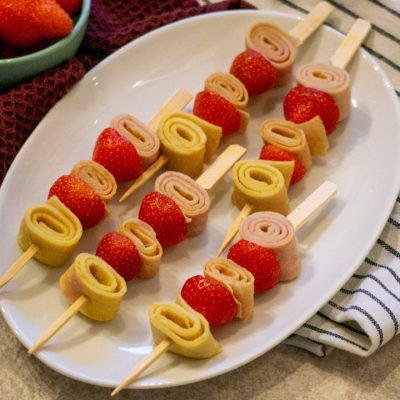 Kleurrijke Pannenkoeken Fruit Spiesjes - Kidshoekje.nl