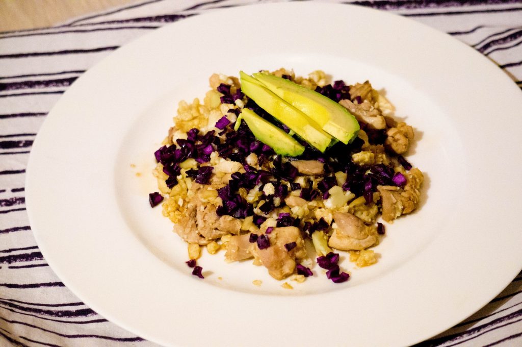 Warme Kip salade met Bloemkoolrijst