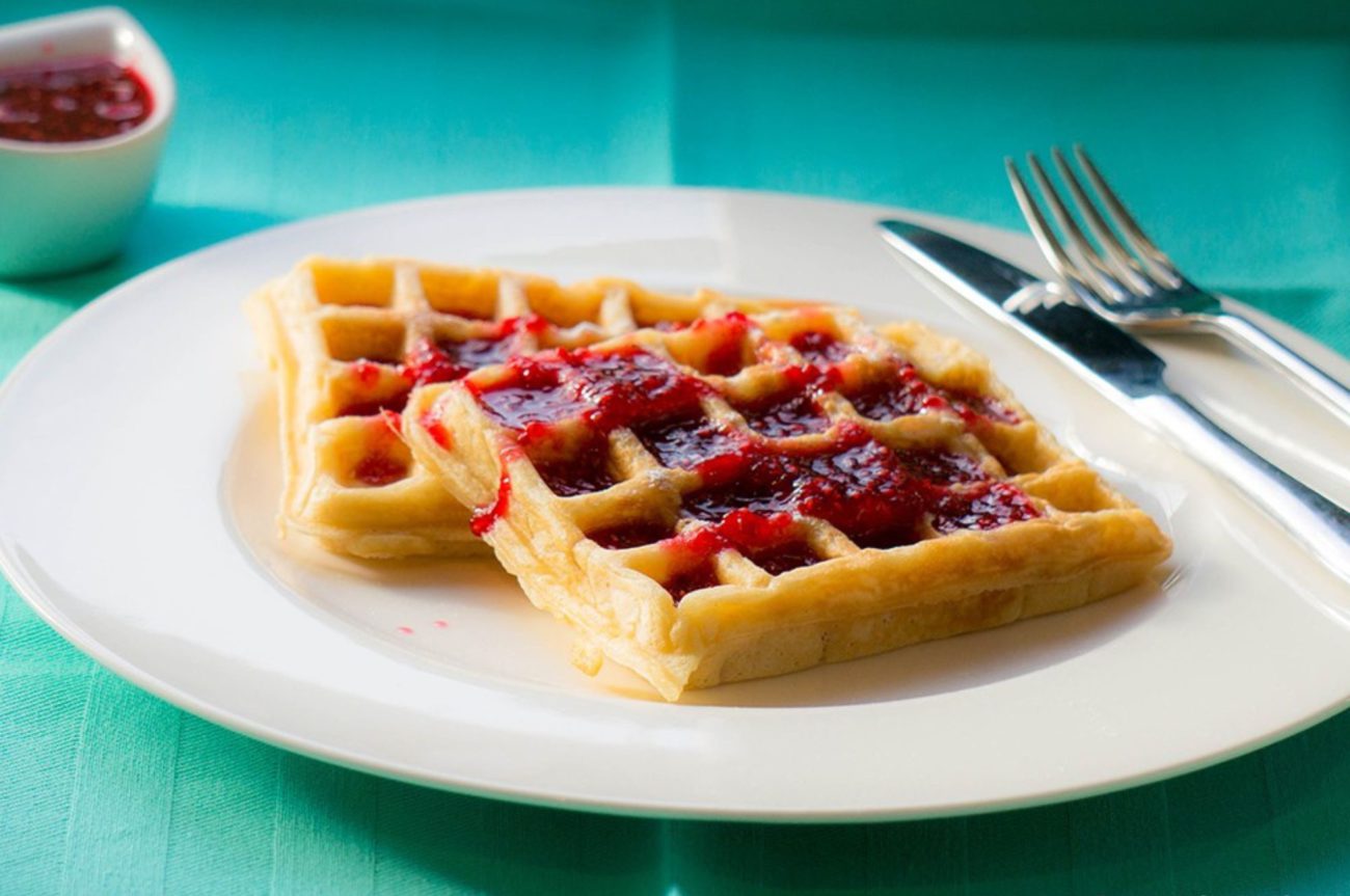 Wafels met Warme Frambozensaus
