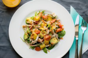 Mango Kip Salade met Cashewnoten Dressing - Kidshoekje.nl