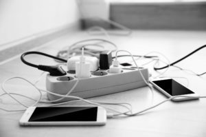 vijf veiligheidstips over kinderen en elektriciteit - Kidshoekje.nl