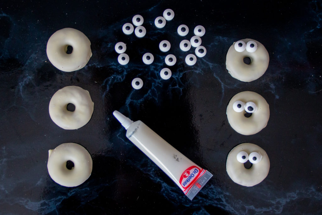 Benodigdheden Spookachtige Donut Koekjes Traktatie - Kidshoekje.nl