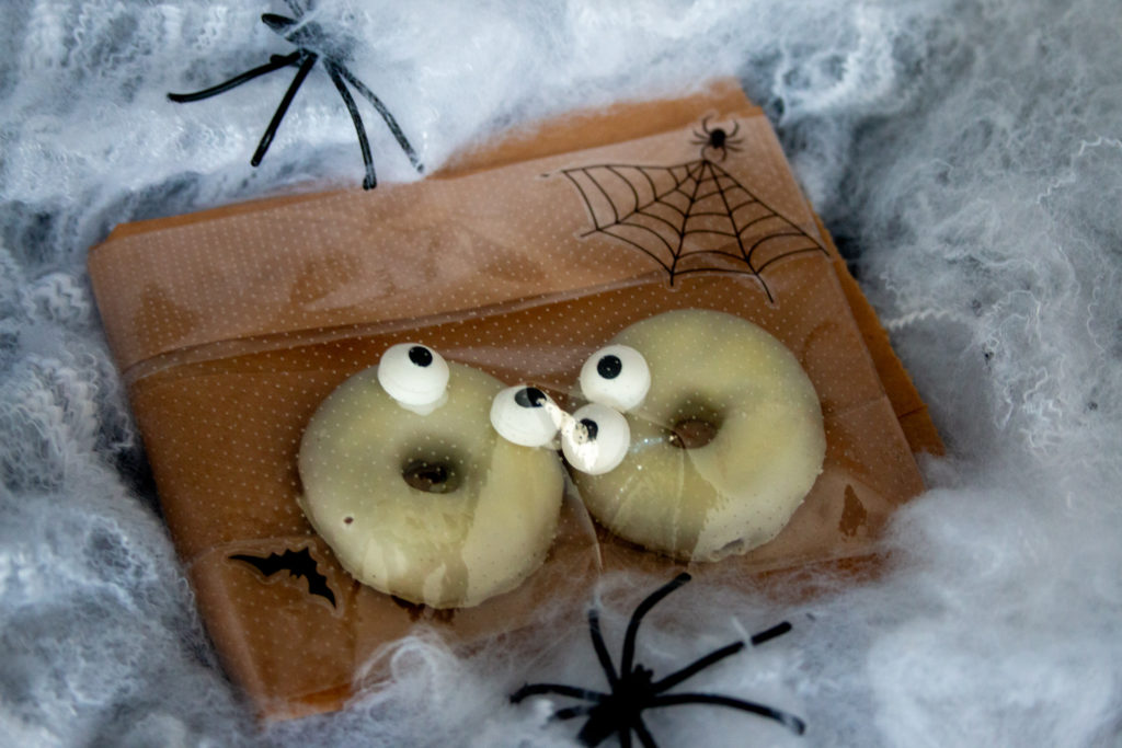 Spookachtige Donut Koekjes Traktatie Halloween - Kidshoekje.nl
