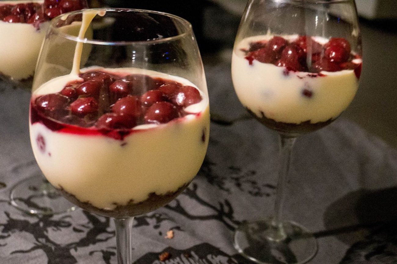 Kersen Cheesecake Mousse