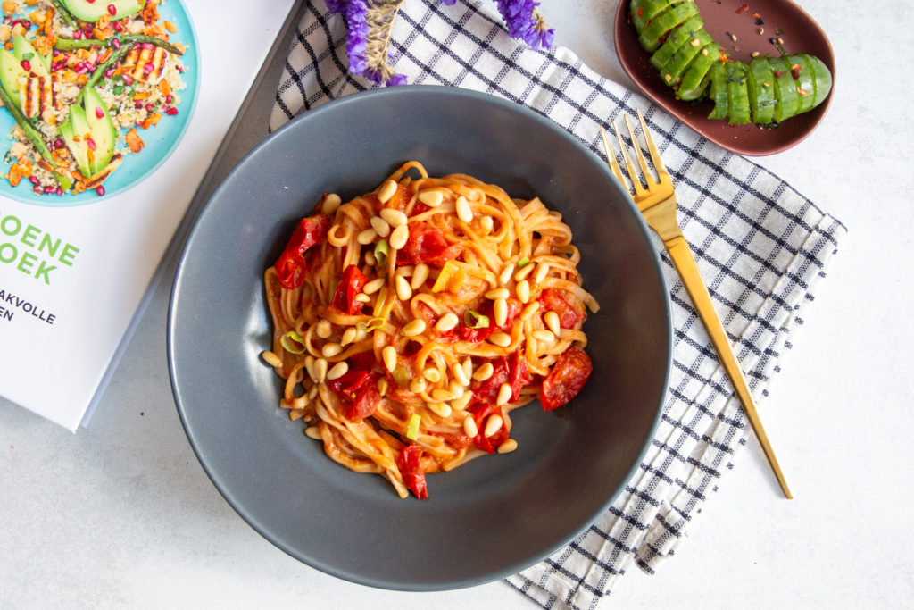 misoboter-noedels met tomaat en lente ui - Kidshoekje.nl