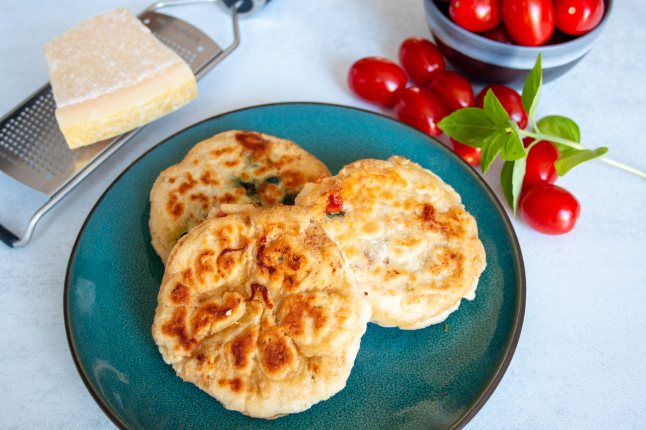 Gevulde Pizza Margarita Pitas