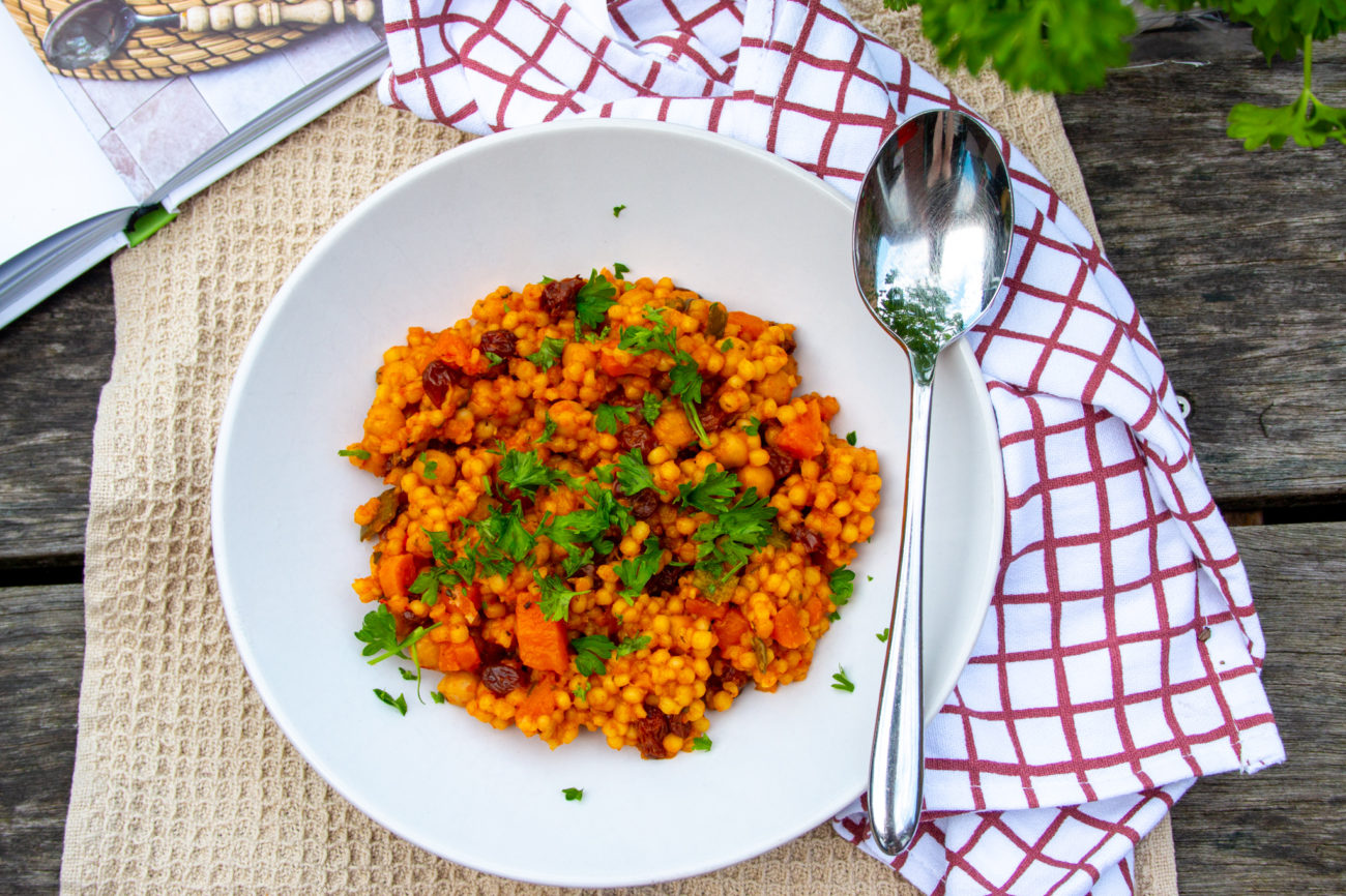Slowcooker: Marokkaanse Parelcouscousstoof met Rozijnen