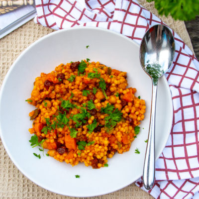 Marokkaanse parelcouscousstoof met rozijnen - Kidshoekje.nl