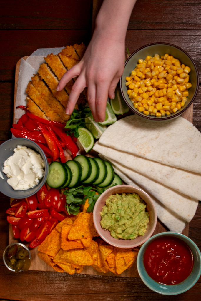 Vegetarische Krokante Kip Tortilla Grazing Board - Kidshoekje.nl