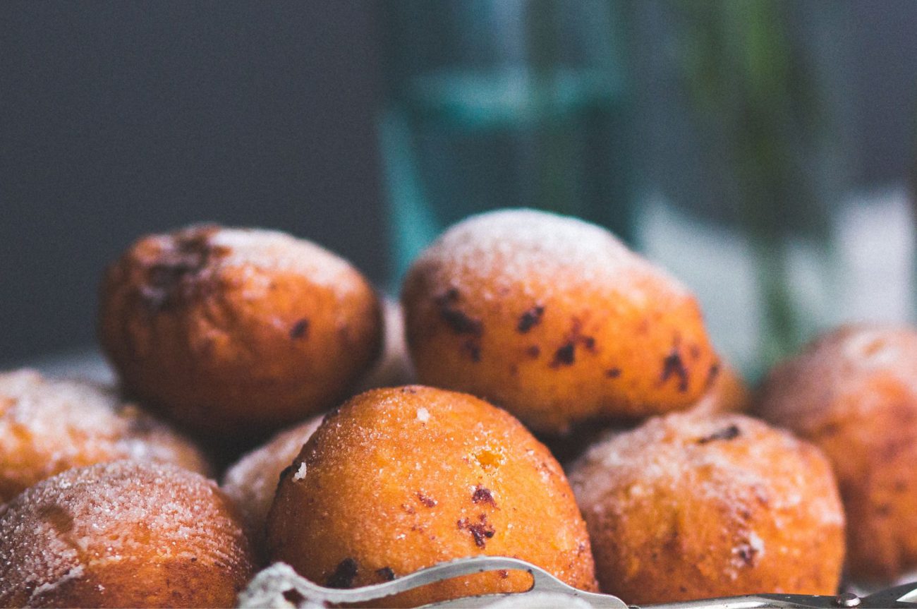 Zo bak je de lekkerste oliebollen en appelflappen voor oudejaarsavond - Kidshoekje.nl