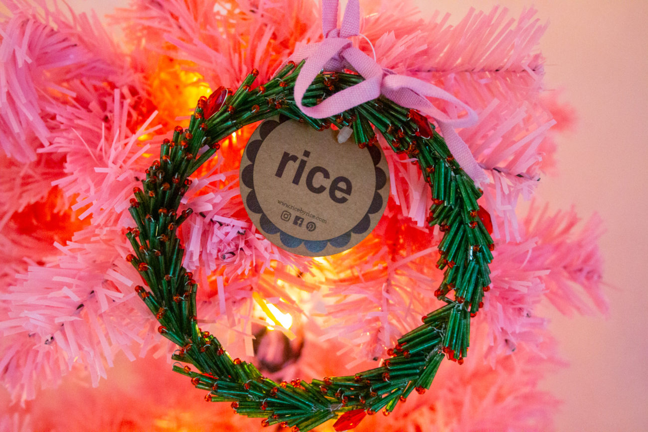 Een prachtige Kerstboom met de kerstornamenten van Rice - Kidshoekje.nl