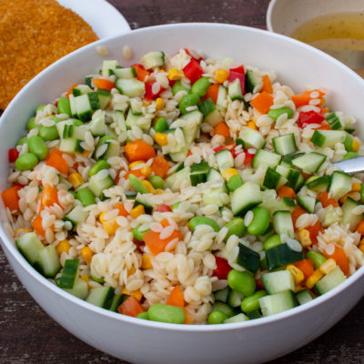 Zomerse Regenboog Orzo Salade - Kidshoekje.nl