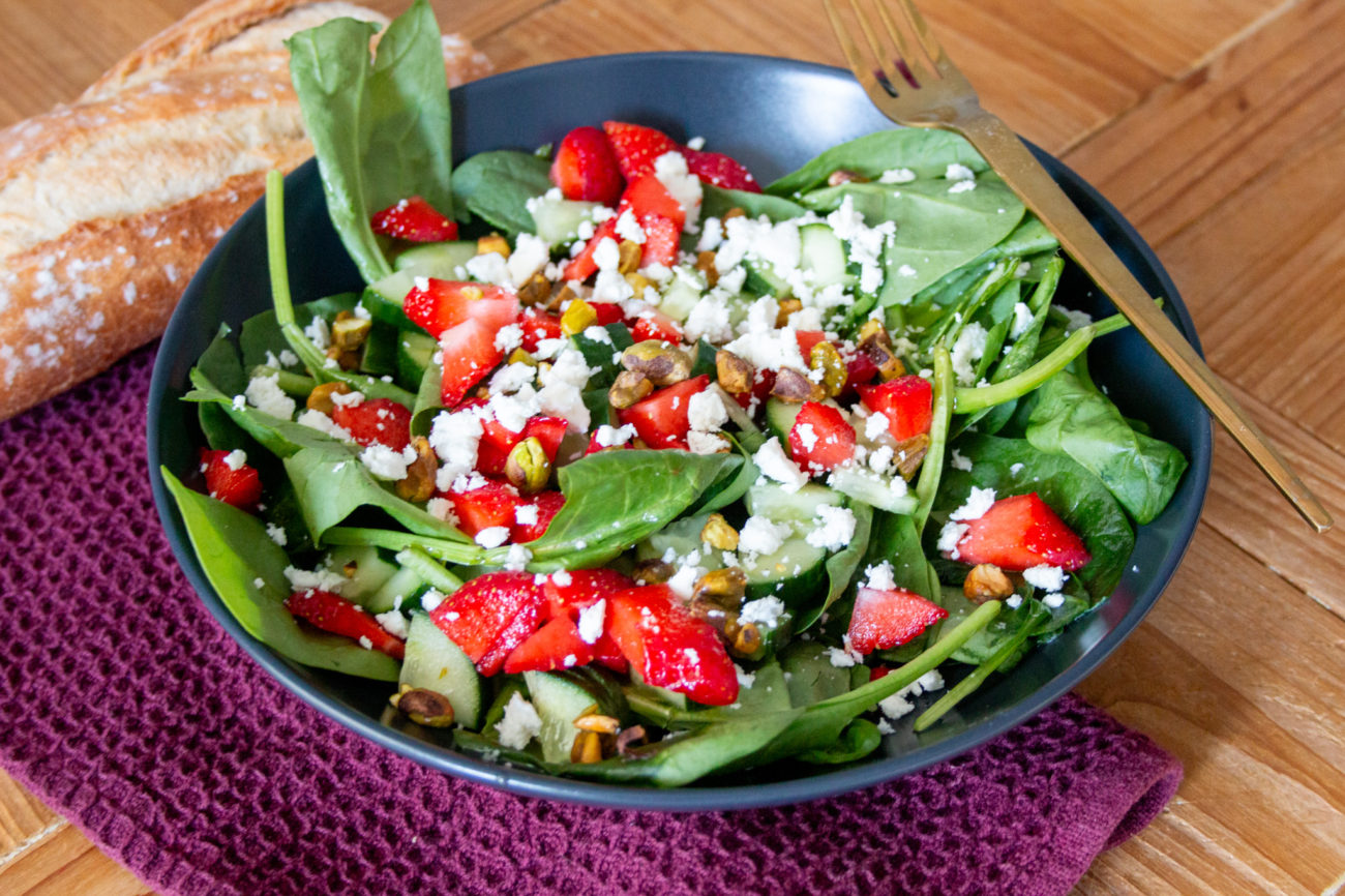 Zomerse Salade met Aardbeien, Feta en Pistache